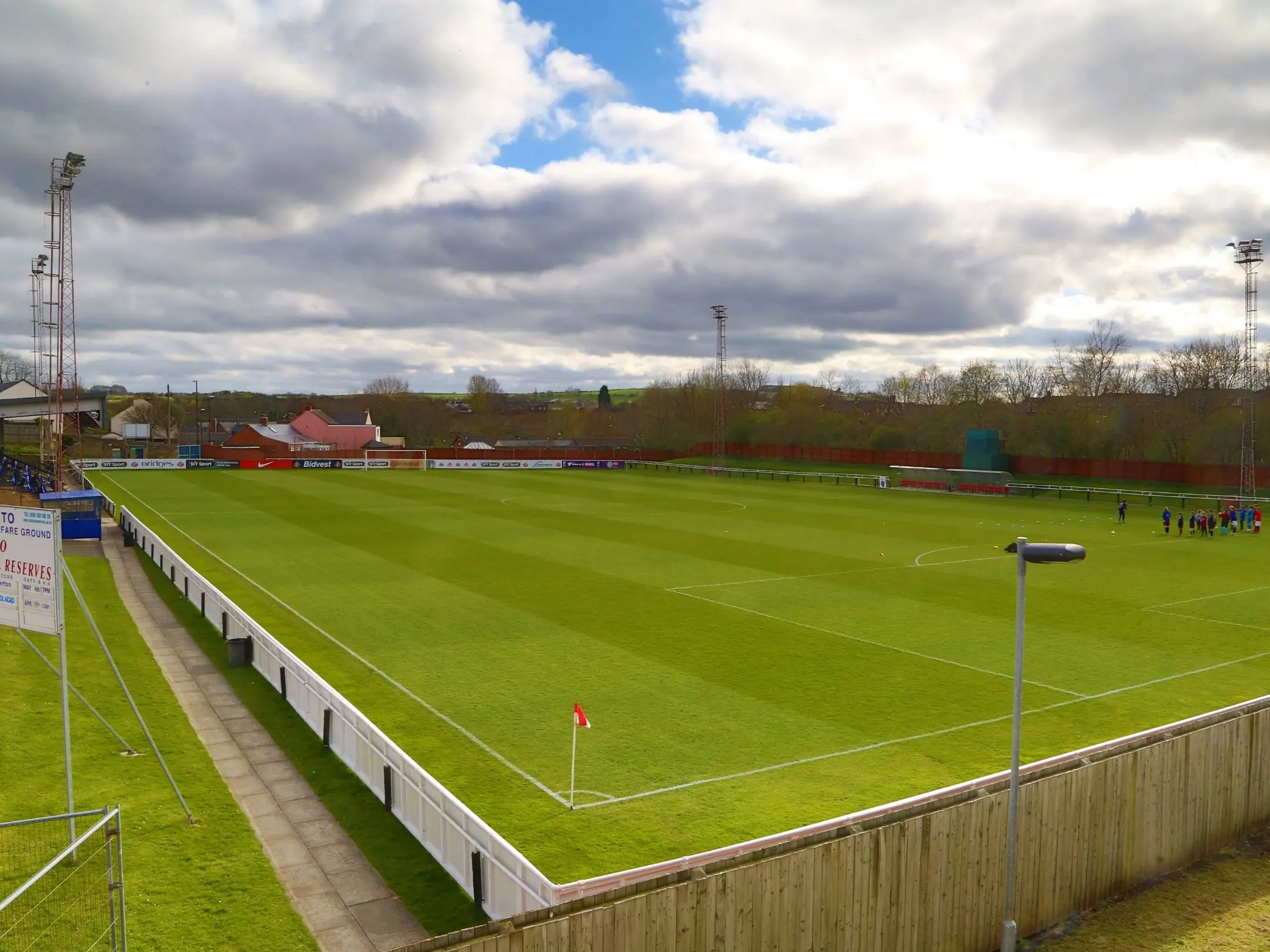 Câu lạc bộ bóng đá nữ Sunderland: Từ đội bóng nhỏ bé đến biểu tượng kiên cường vùng Đông Bắc 5 Sân nhà của câu lạc bộ bóng đá nữ Sunderland là sân vận động Eppleton Colliery Welfare Ground.
