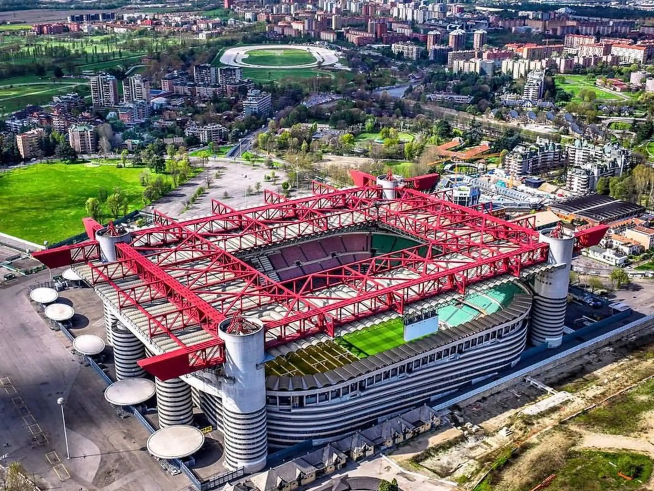Inter Milan: Từ những vết thương đến ngai vàng Serie A năm 2026 4 Sân nhà của Inter Milan là sân vận động Stadio Giuseppe Meazza.
