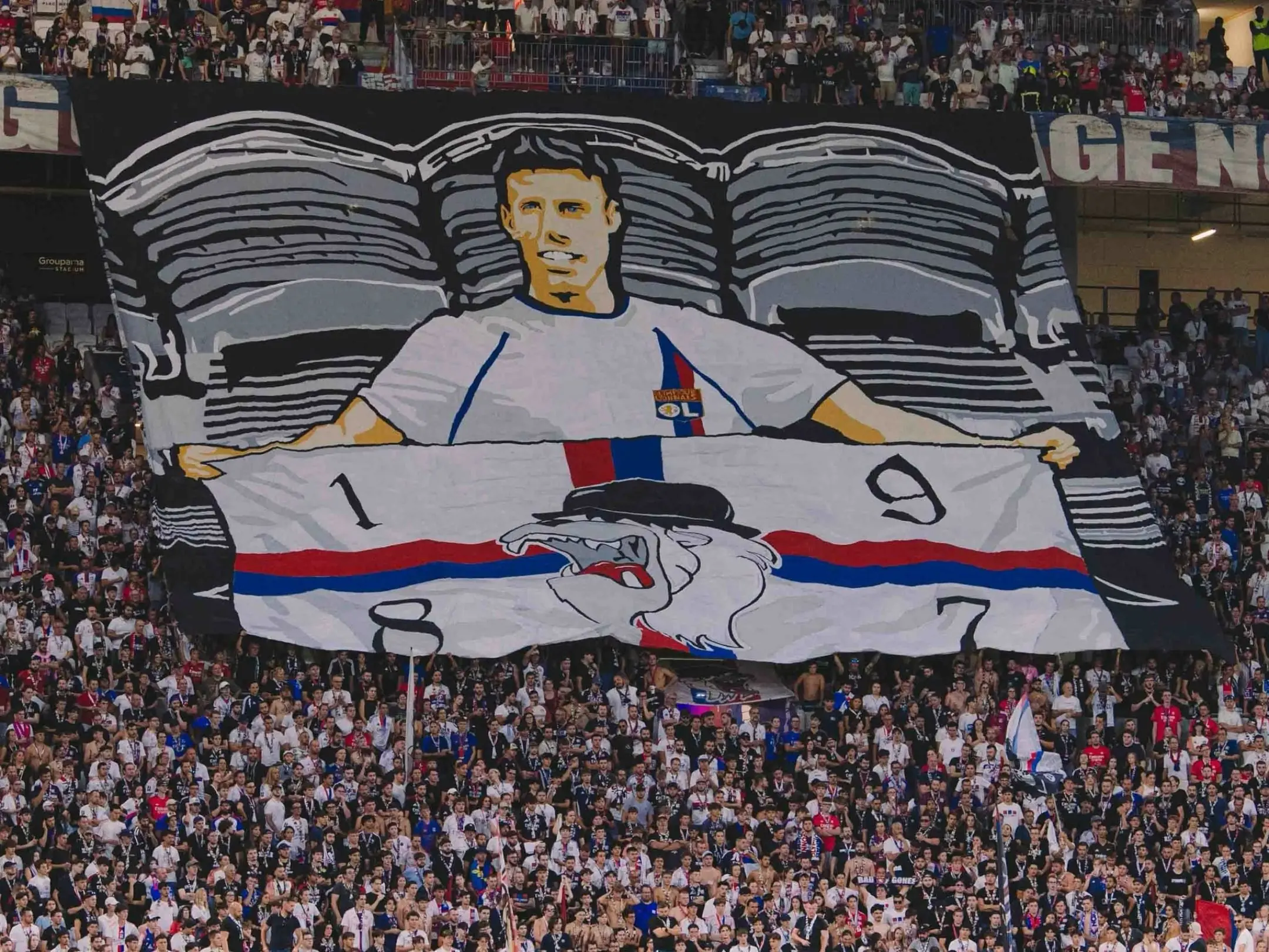 Olympique Lyonnais: Vị Thế, Bản Sắc Và Tham Vọng Mới 5 Các cổ động viên cuồng nhiệt của câu lạc bộ bóng đá Olympique Lyonnais