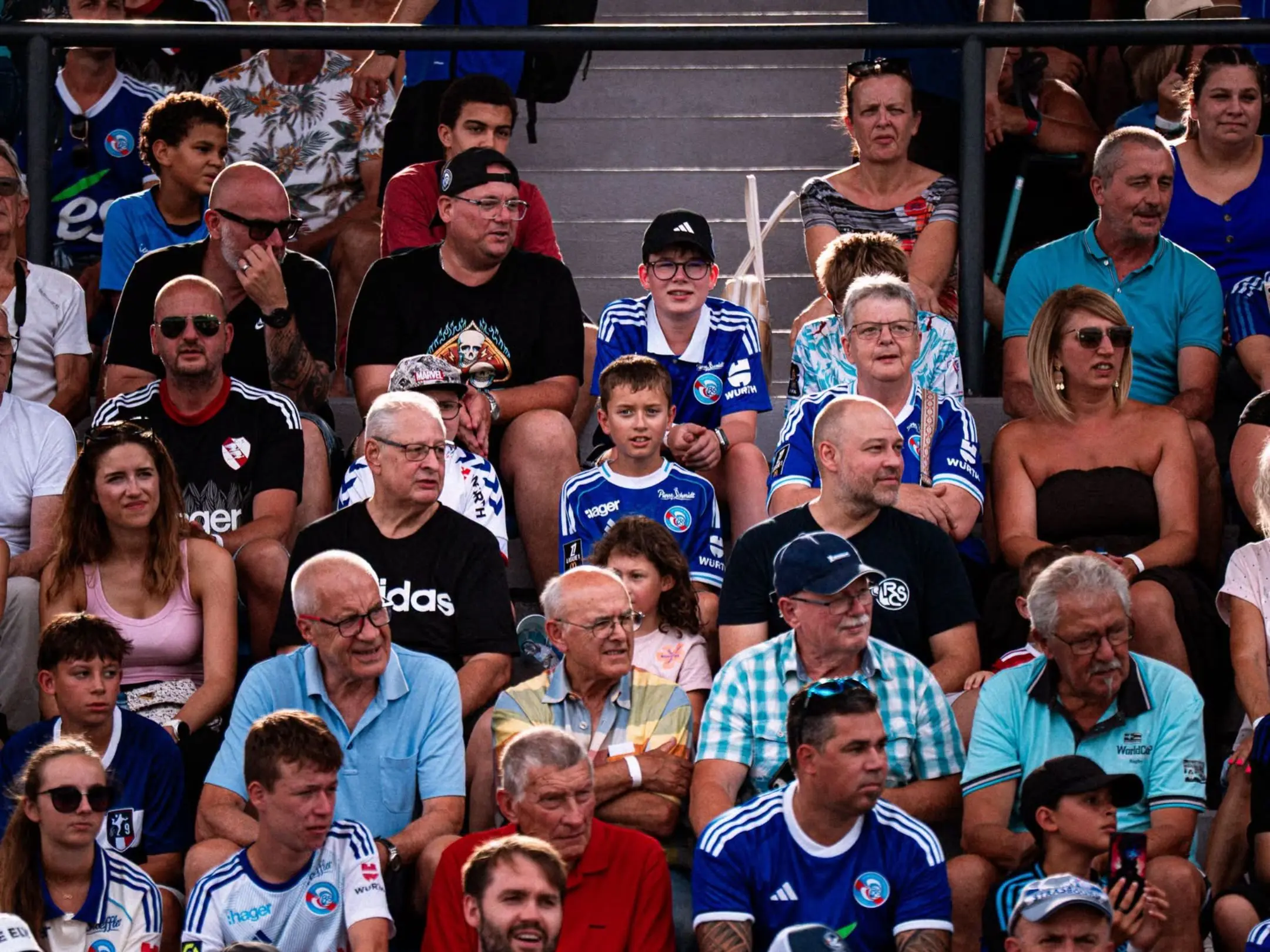 Các cổ động viên cuồng nhiệt của câu lạc bộ bóng đá RC Strasbourg Alsace