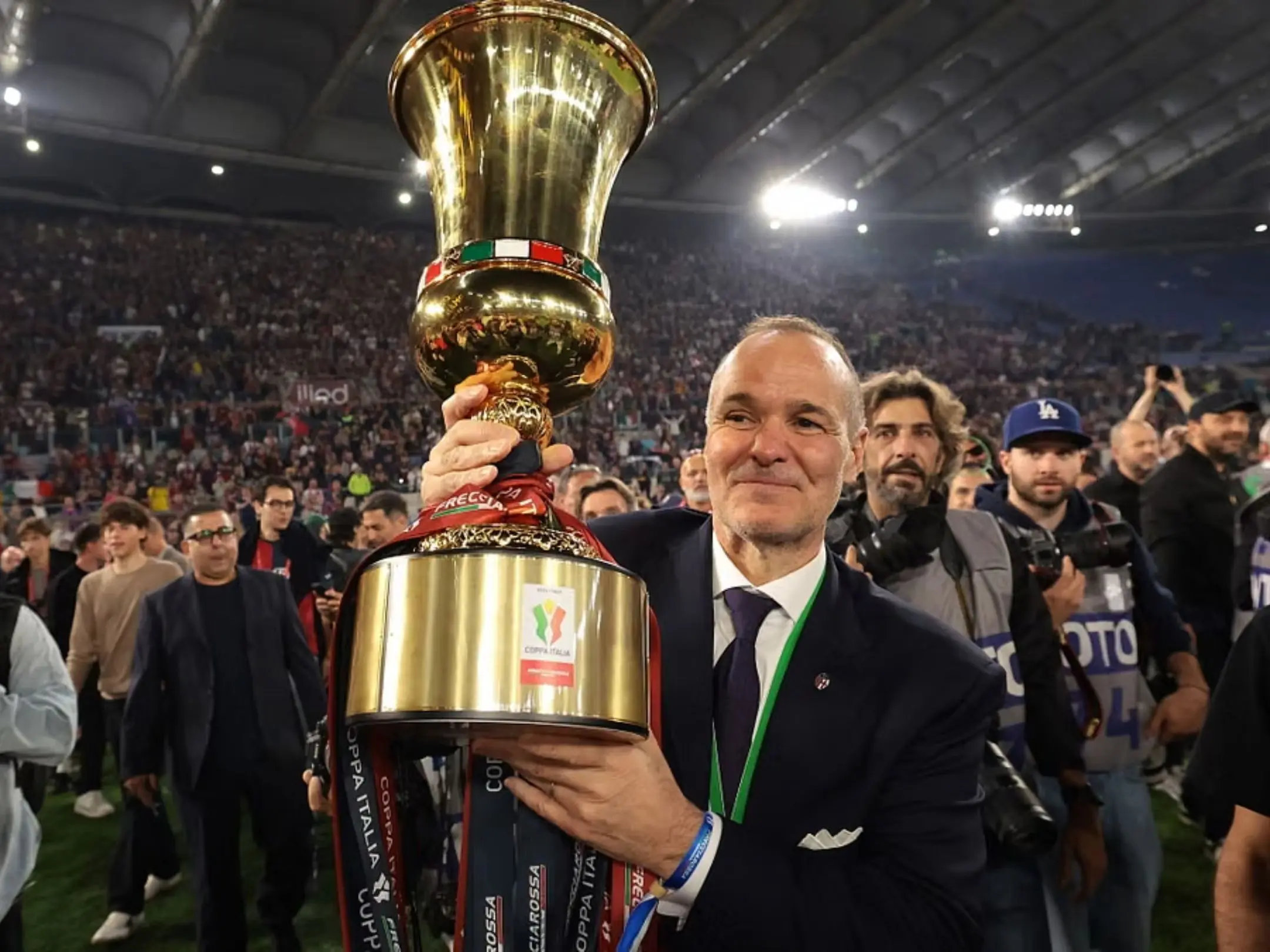 Chủ tịch của câu lạc bộ Bologna FC 1909 là Joey Saputo