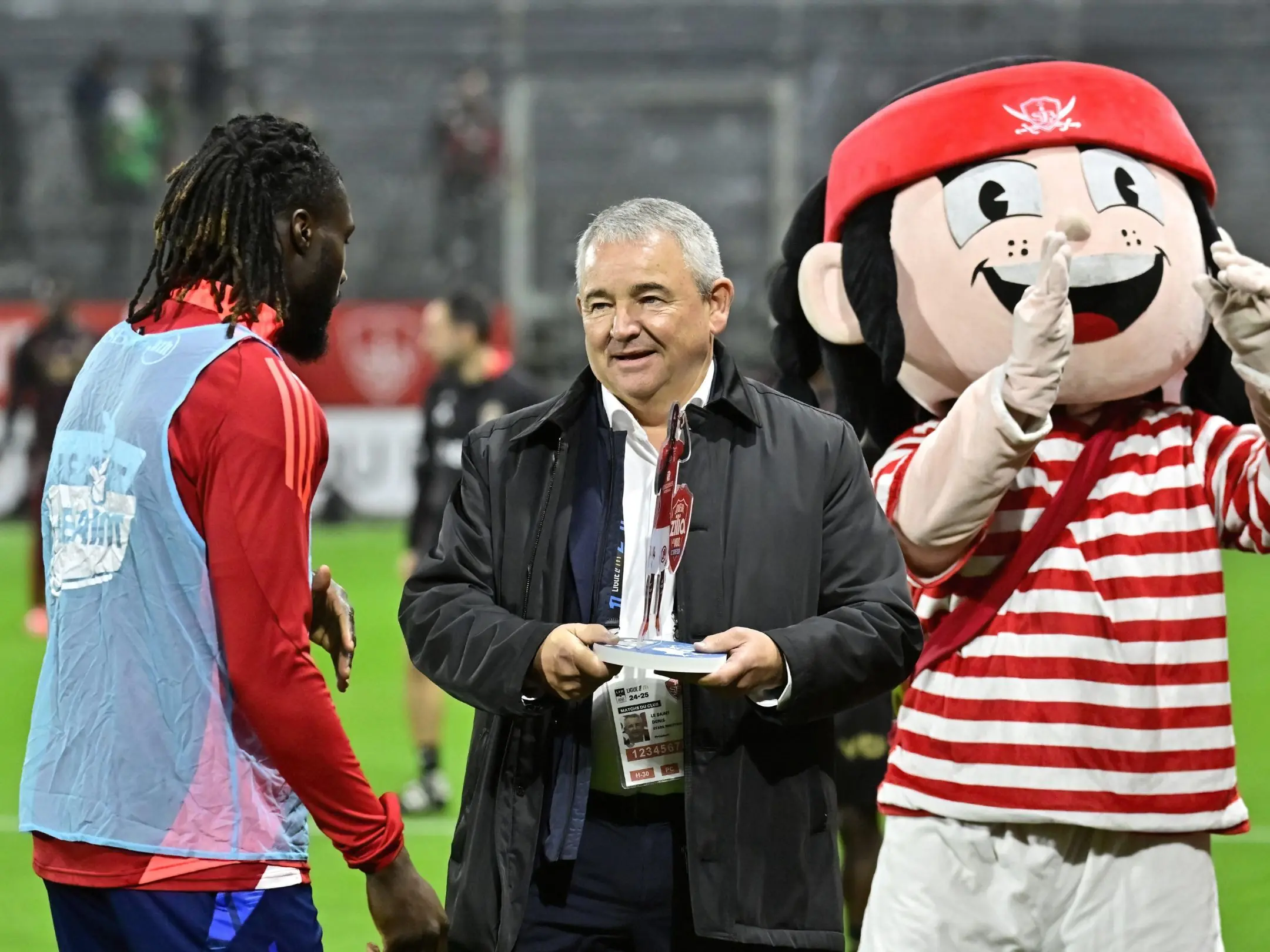 Chủ tịch của câu lạc bộ Stade Brestois 29 là Denis Le Saint