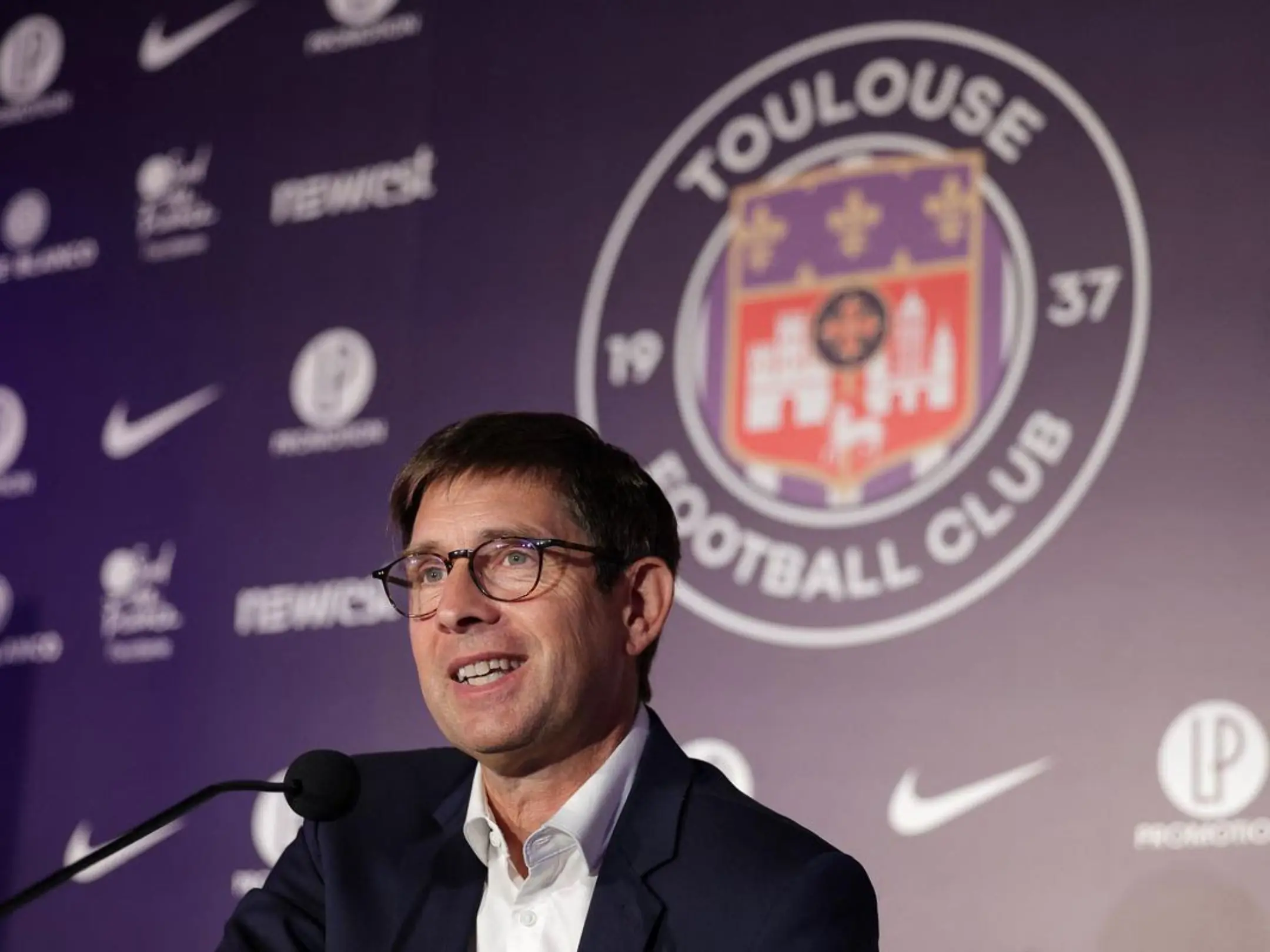 Chủ tịch của câu lạc bộ Toulouse FC là Olivier Cloarec
