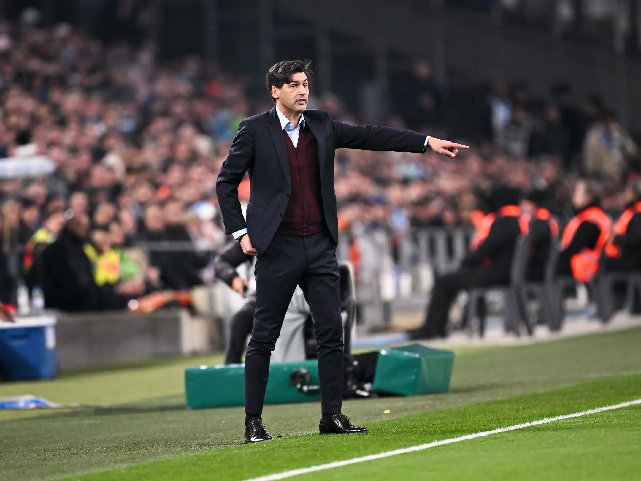 Olympique Lyonnais: Vị Thế, Bản Sắc Và Tham Vọng Mới 2 Huấn luyện viên của câu lạc bộ Olympique Lyonnais là Paulo Fonseca