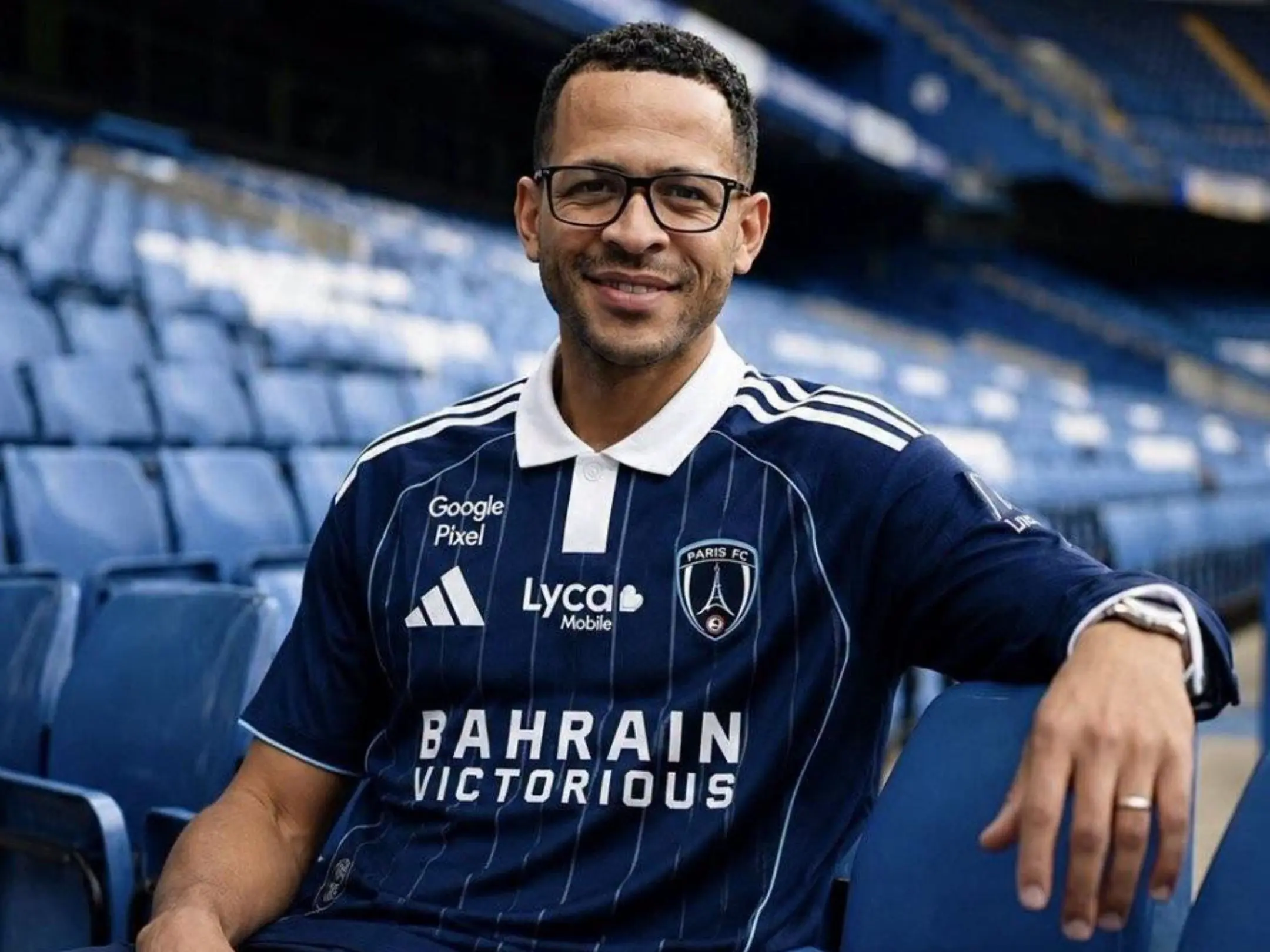 Paris FC: phía sau những ánh đèn rực rỡ của tháp Eiffel 2 Huấn luyện viên của câu lạc bộ Paris FC là Liam Rosenior