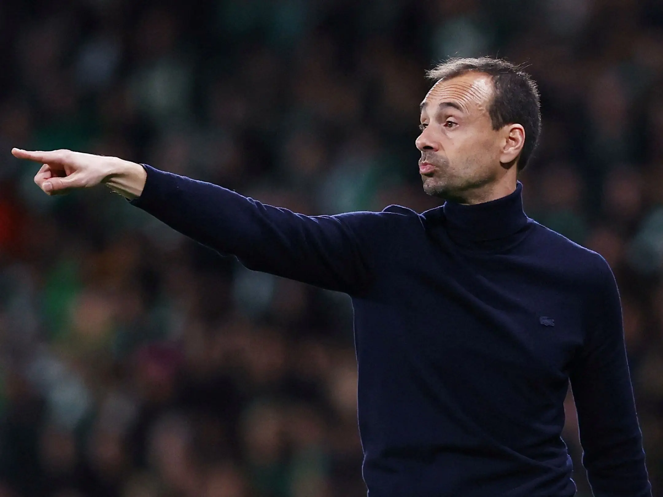 Huấn luyện viên của câu lạc bộ RC Strasbourg Alsace là Hugo Oliveira
