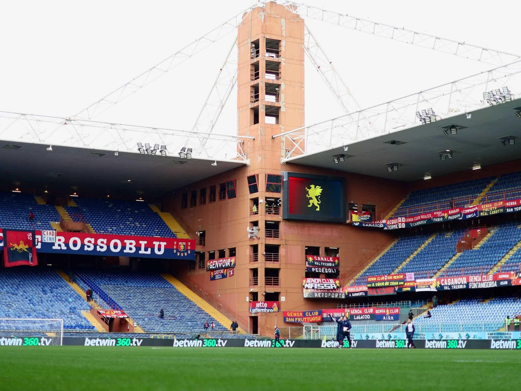 Quang cảnh bên trong sân Stadio Renato Dall’Ara