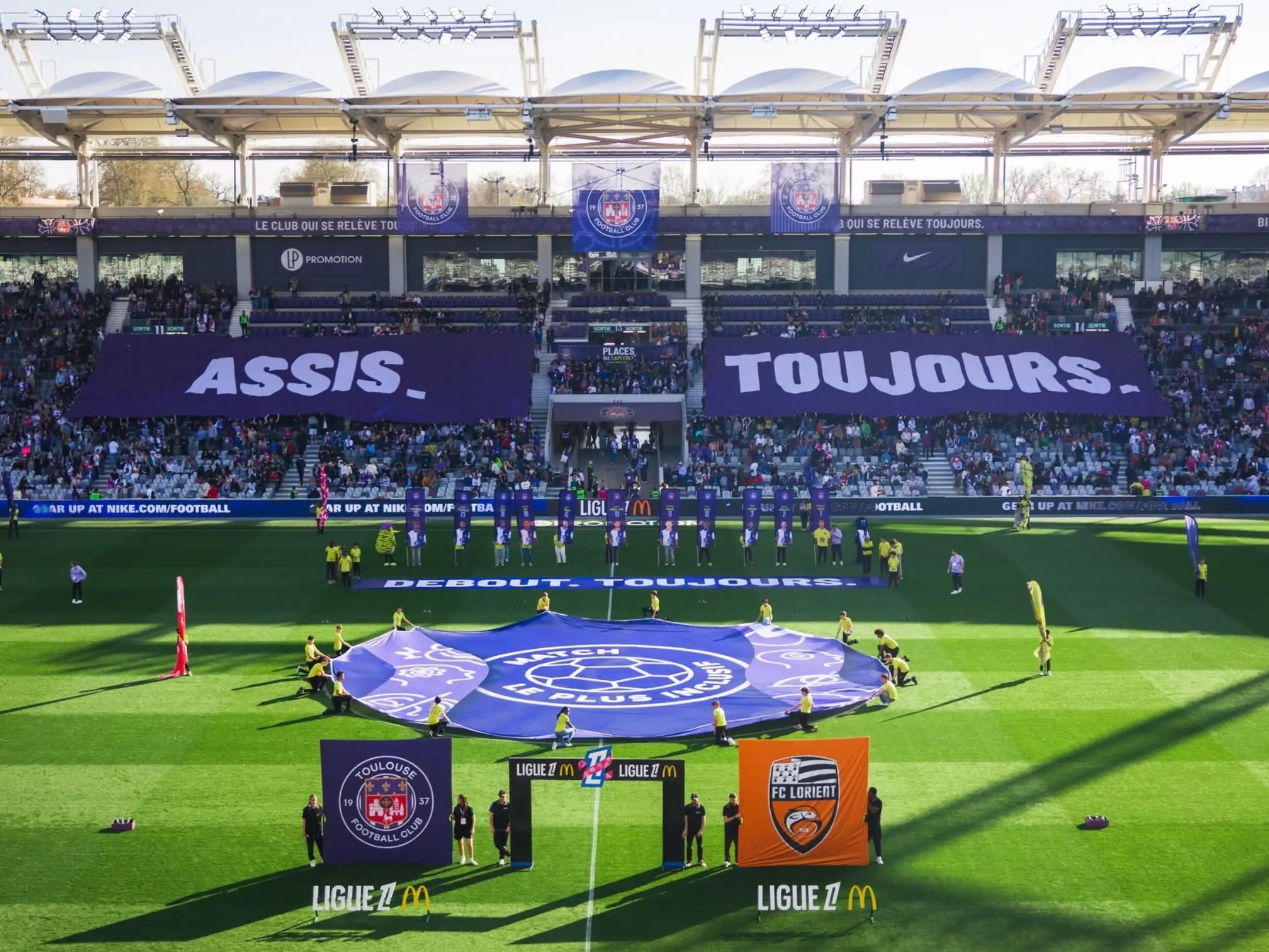 Quang cảnh bên trong sân Stadium de Toulouse