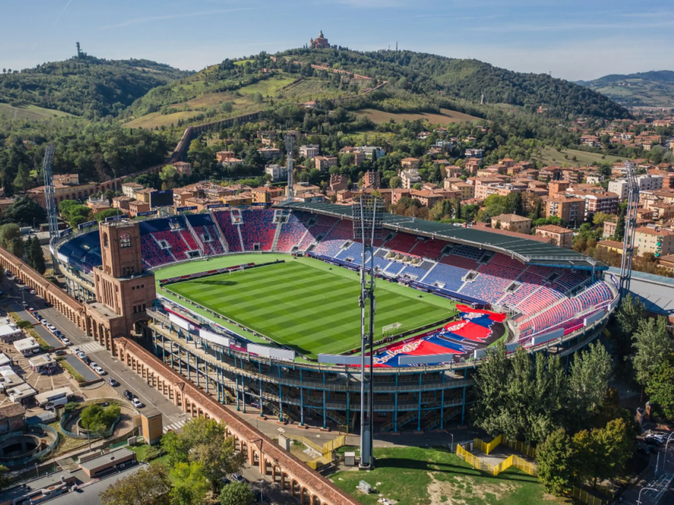 Sân nhà của câu lạc bộ Bologna FC 1909 là sân vận động Stadio Renato Dall’Ara