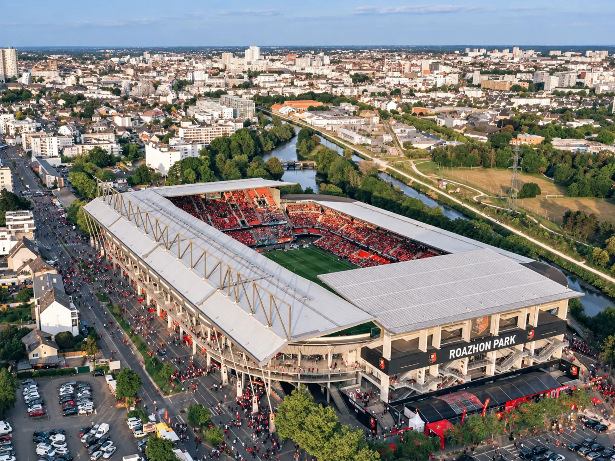 Sân nhà của câu lạc bộ Stade Rennais FC là sân vận động Roazhon Park