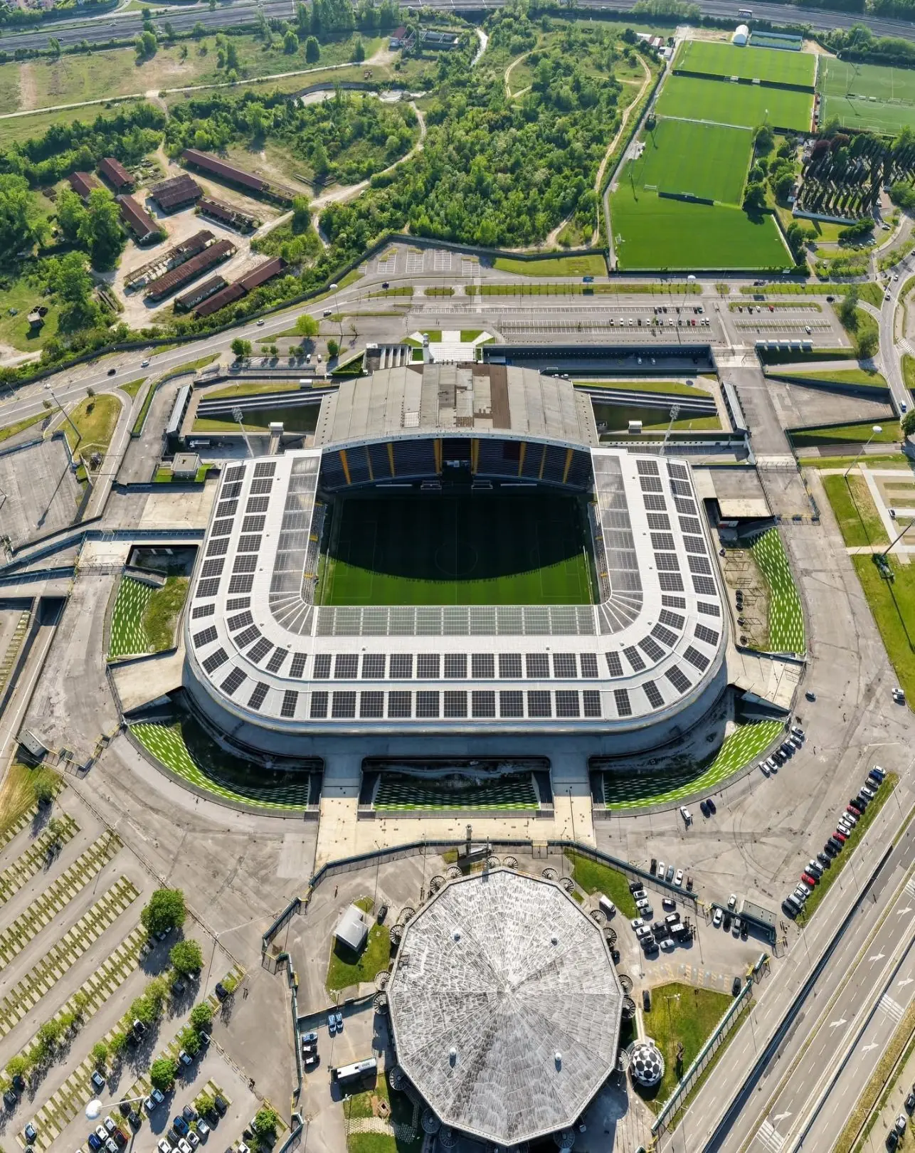 Udinese Calcio: Nghệ thuật sống lớn từ một thành phố nhỏ 2 Sân vận động Stadio Friuli