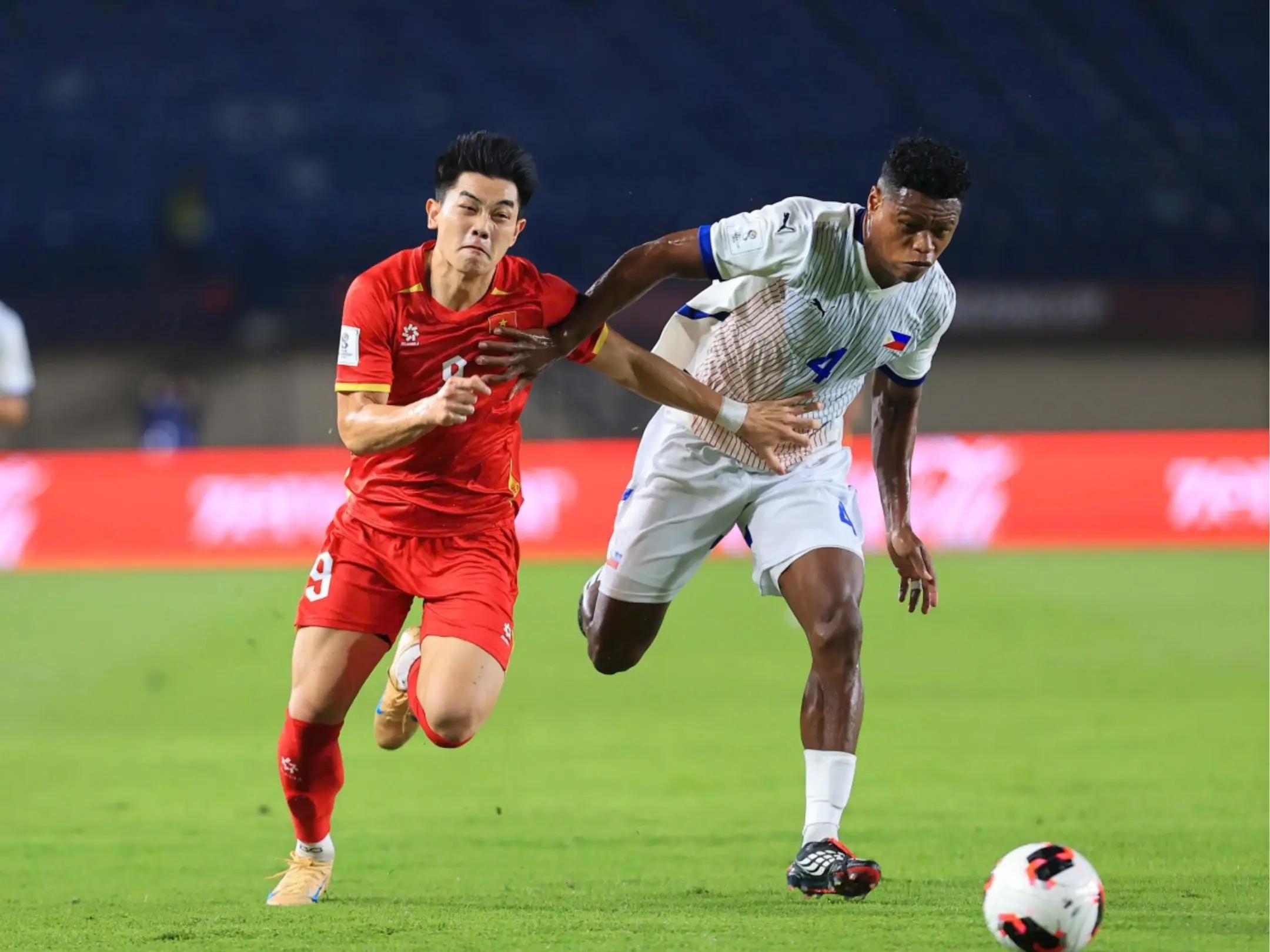 Việt Nam giành chiến thắng nhọc nhằn 1-0 trước Philippines