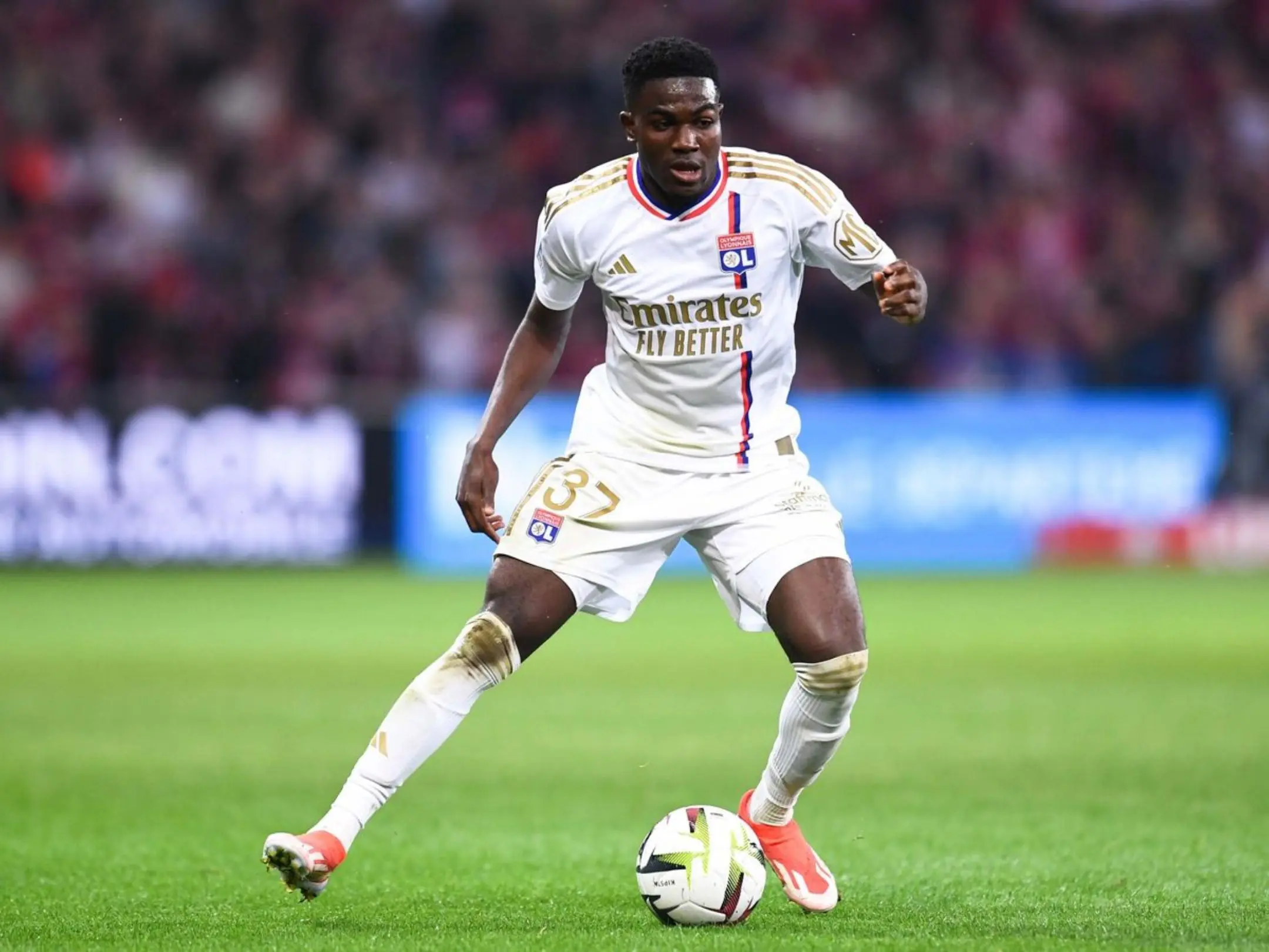 Nhận định PSG và Lyon: Đại chiến ngôi đầu Ligue 1 và bài toán bản lĩnh 7 Ernest Nuamah