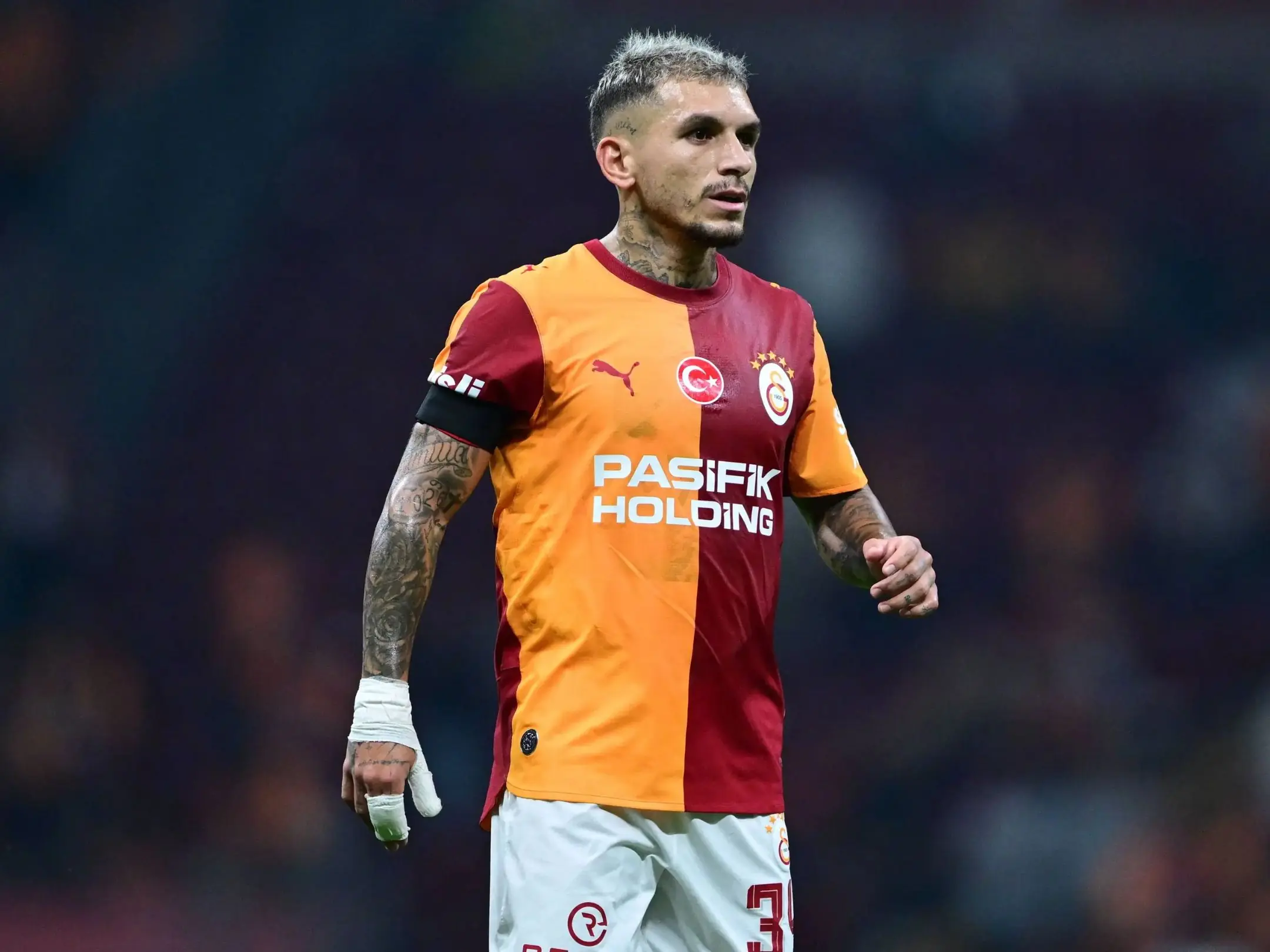 Trực tiếp sa bàn Galatasaray vs Barcelona: thử thách lớn cho gã khổng lồ xứ Catalan giữa chảo lửa RAMS Park 4 Lucas Torreira