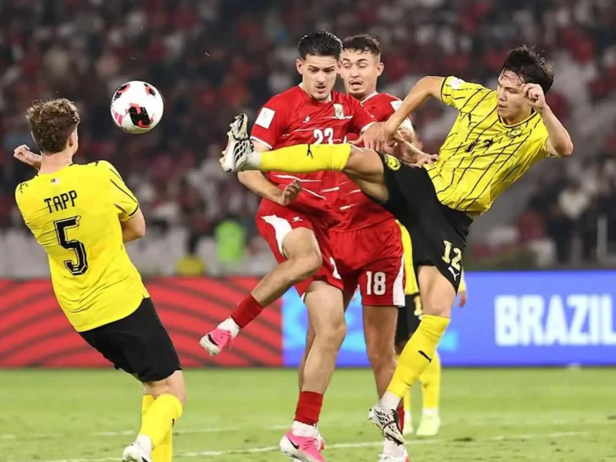 Malaysia có trận đấu áp đảo Singapore với lối chơi pressing cường độ cao