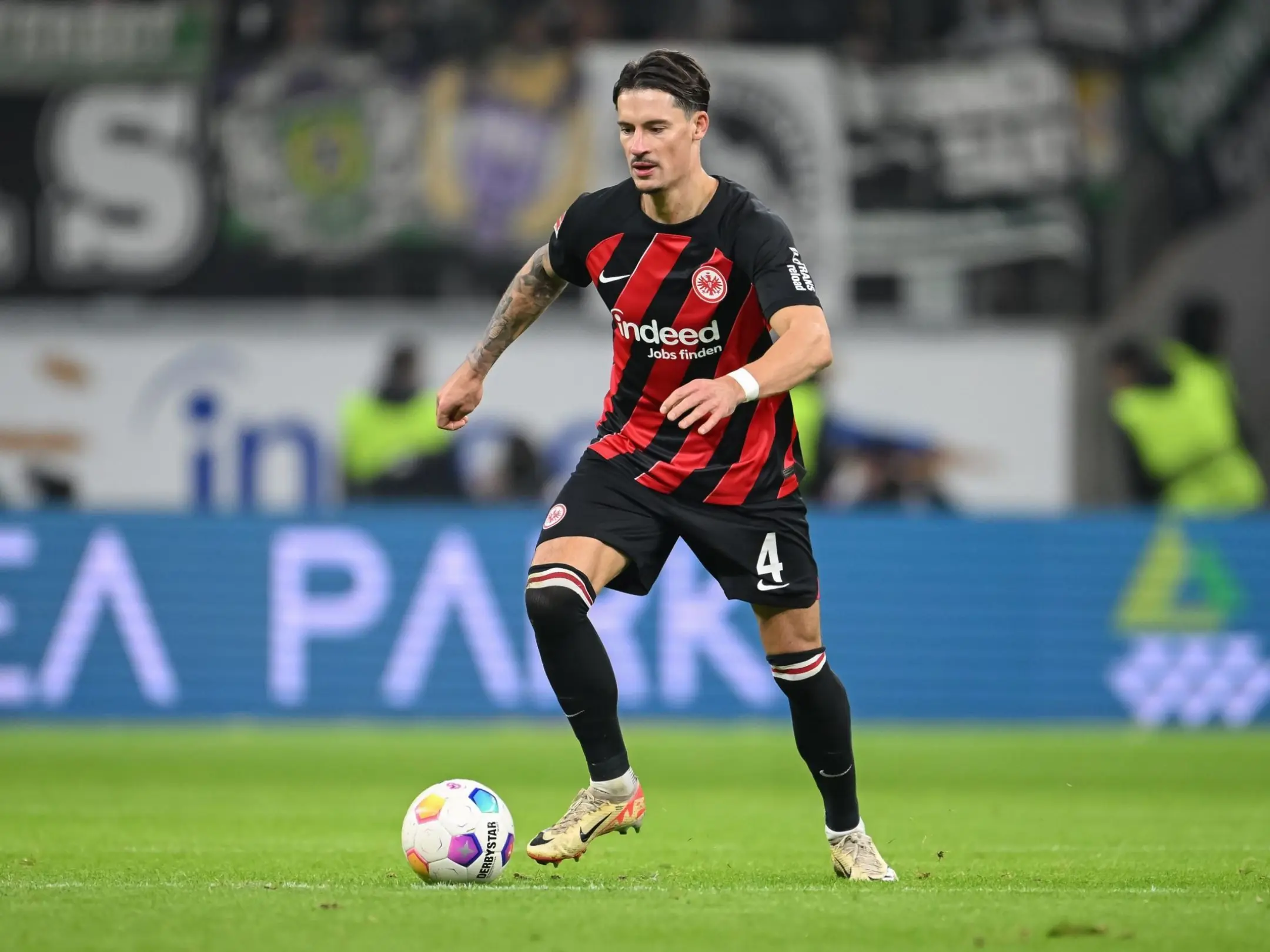 Eintracht Frankfurt: Từ đêm Sevilla huyền thoại đến bài toán tái tạo một đội bóng lớn 7 Robin Koch