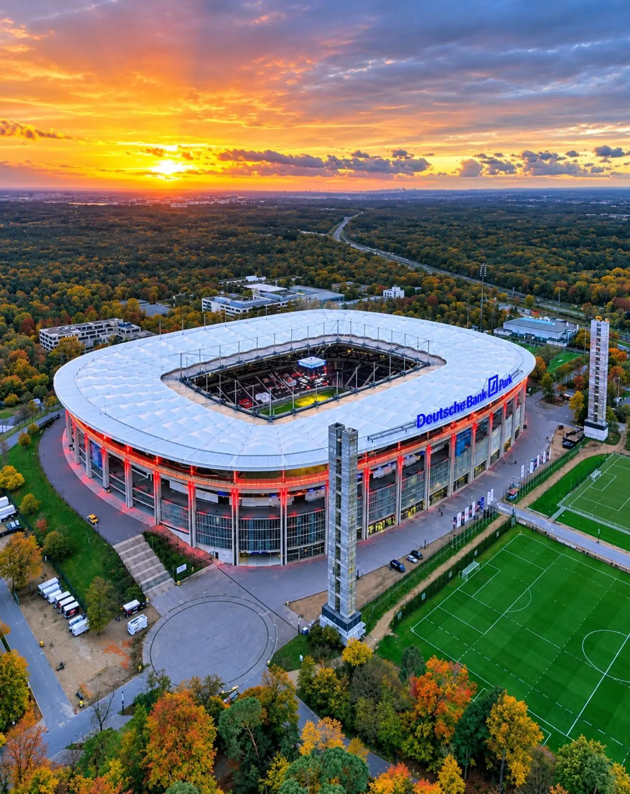 Eintracht Frankfurt: Từ đêm Sevilla huyền thoại đến bài toán tái tạo một đội bóng lớn 8 Sân vận động Deutsche Bank Park