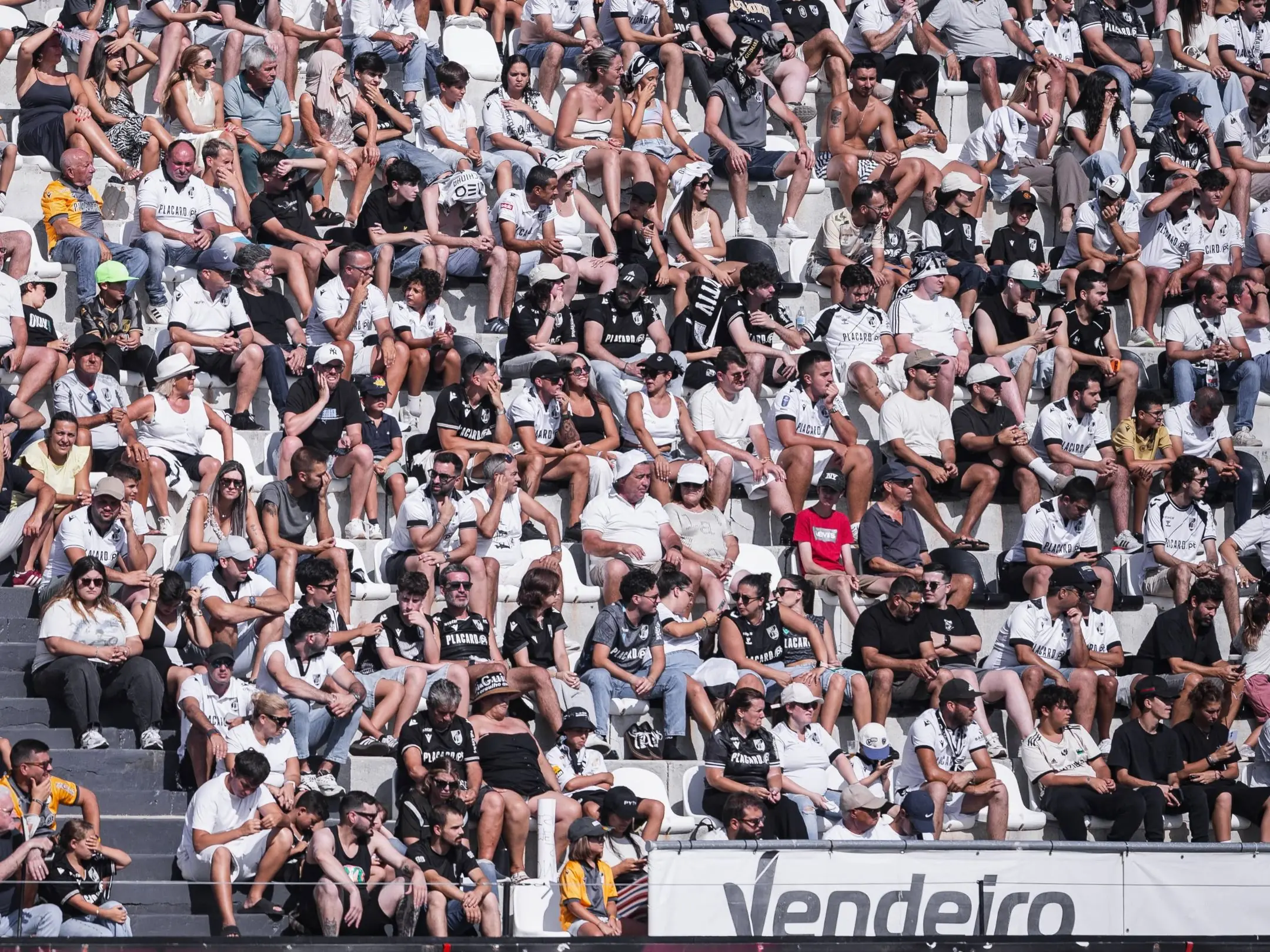 Câu lạc bộ Vitória de Guimarães: Khi một đội bóng trở thành tiếng nói của cả một thành phố 3 D. Afonso Henriques trong một trận đấu của Vitória SC.