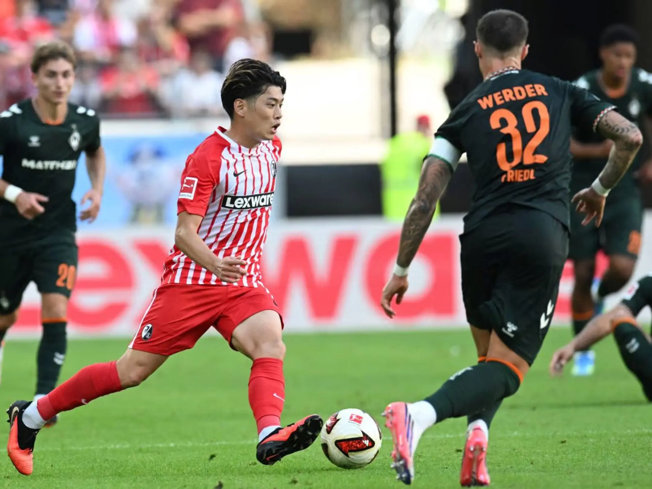 SC Freiburg: Cách một câu lạc bộ vùng Breisgau biến sự ổn định thành lợi thế cạnh tranh 8 Yuito Suzuki